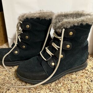 Sorel Black Winter Boots with Faux Fur Trim